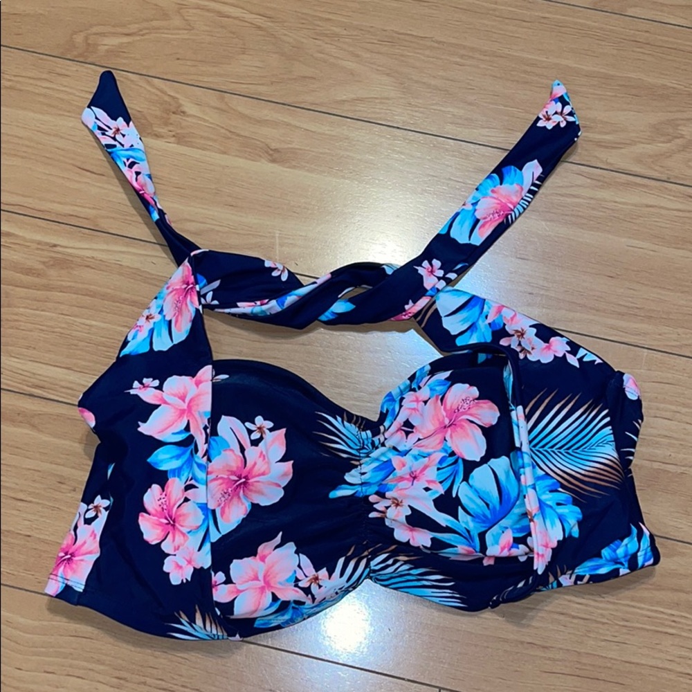 Top piece of swim suit